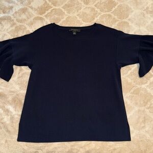 EUC NAVY KNIT TOP